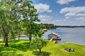 Roomy Texas Lake Retreat with Private Boat Ramp